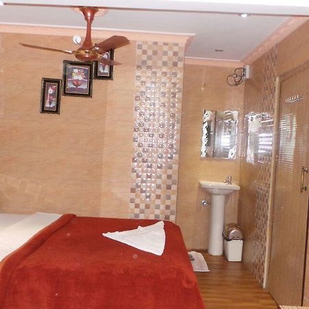 Hotel Shadab Palace Мумбаи Экстерьер фото